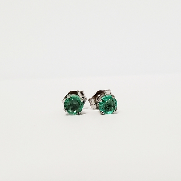1/2 CTTW Emerald Earrings - Picture 1 of 5